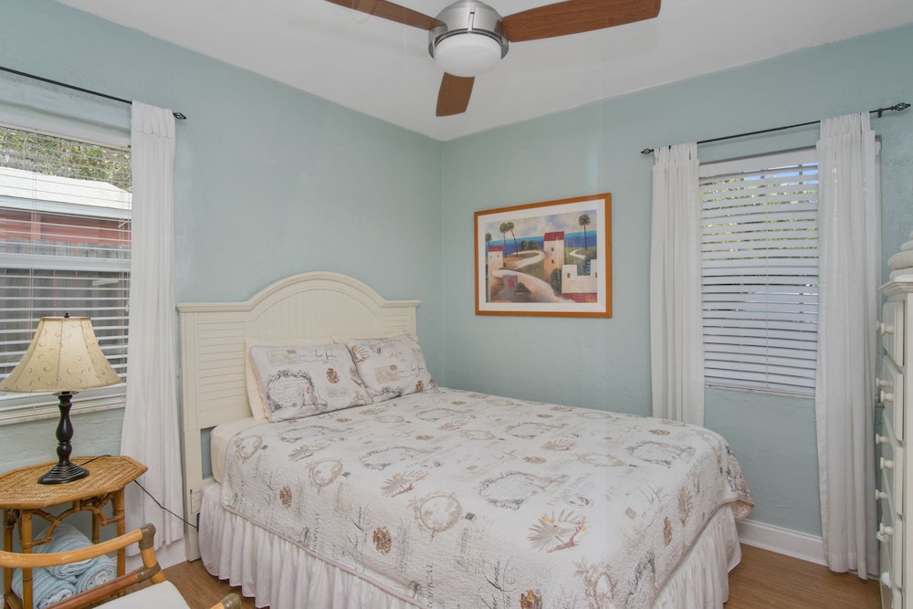 Beach Place Guesthouses 11/74