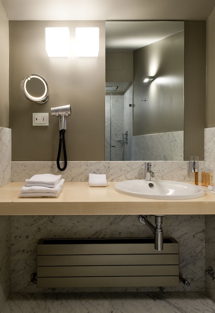 Petronilla - Hotel in Bergamo 36/39