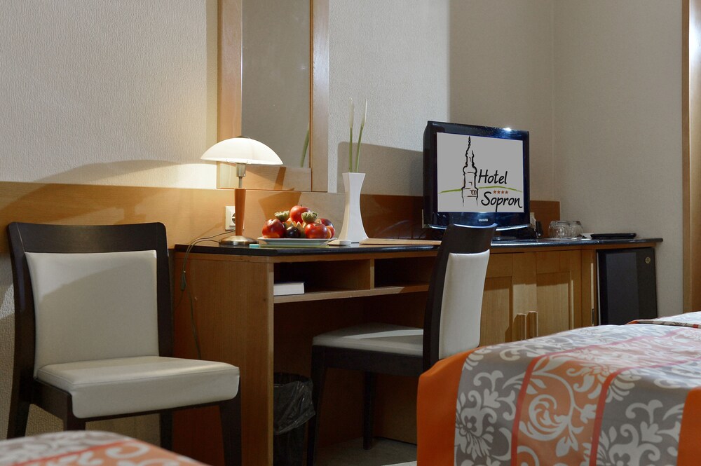Hotel Sopron 33/73