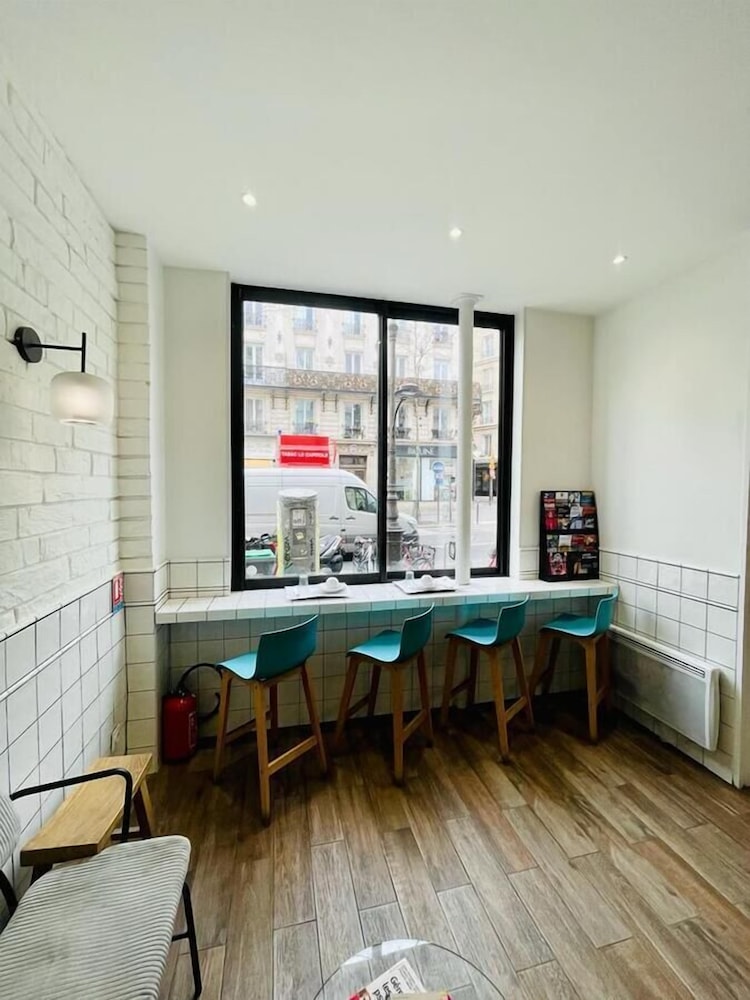 Hipotel Paris Gambetta Republique 40/58