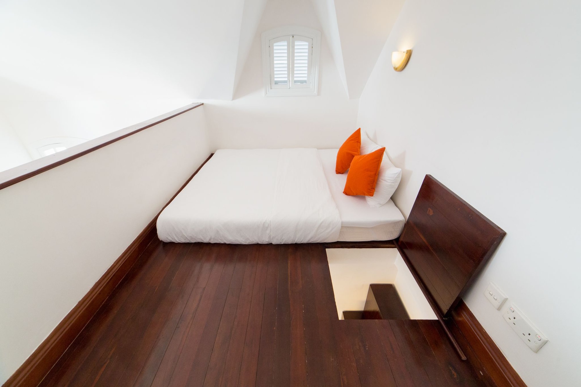 LOFT, SUPERIOR
