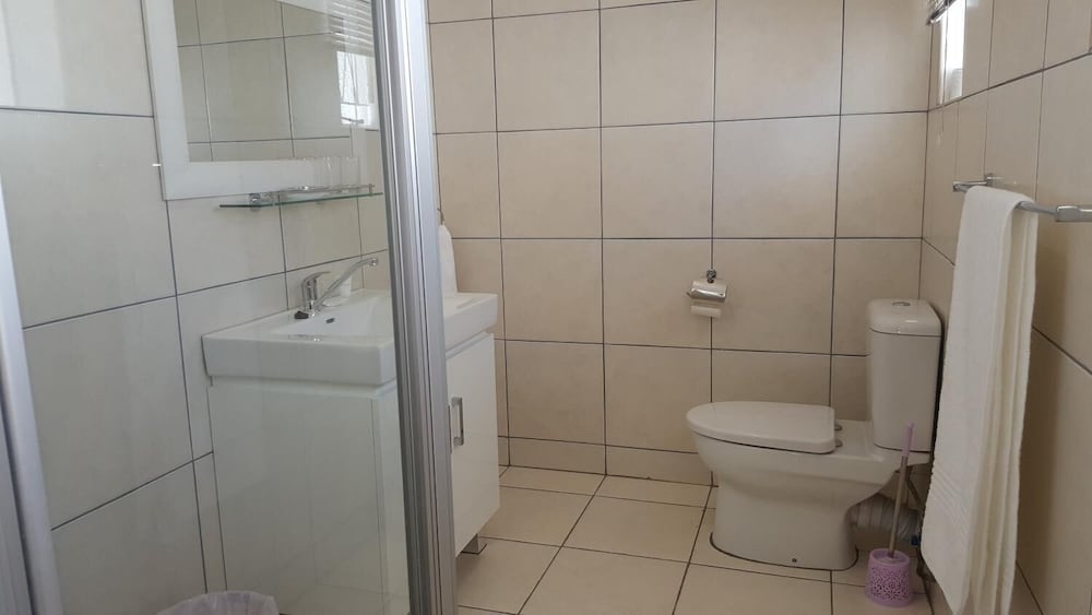 Luxury Heights Guesthouse 24/26