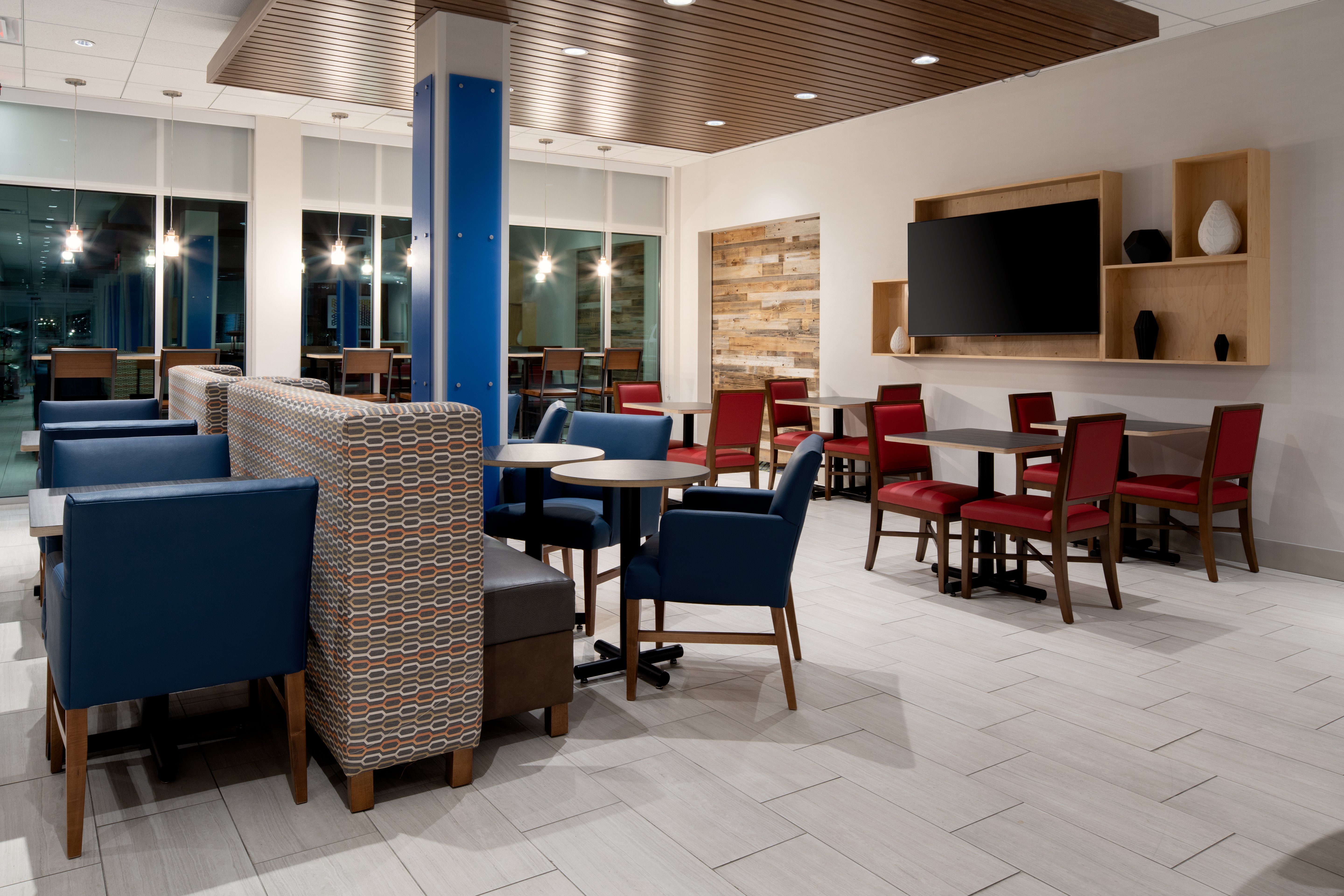 Holiday Inn Express & Suites - Bullhead City, an IHG Hote 37/51
