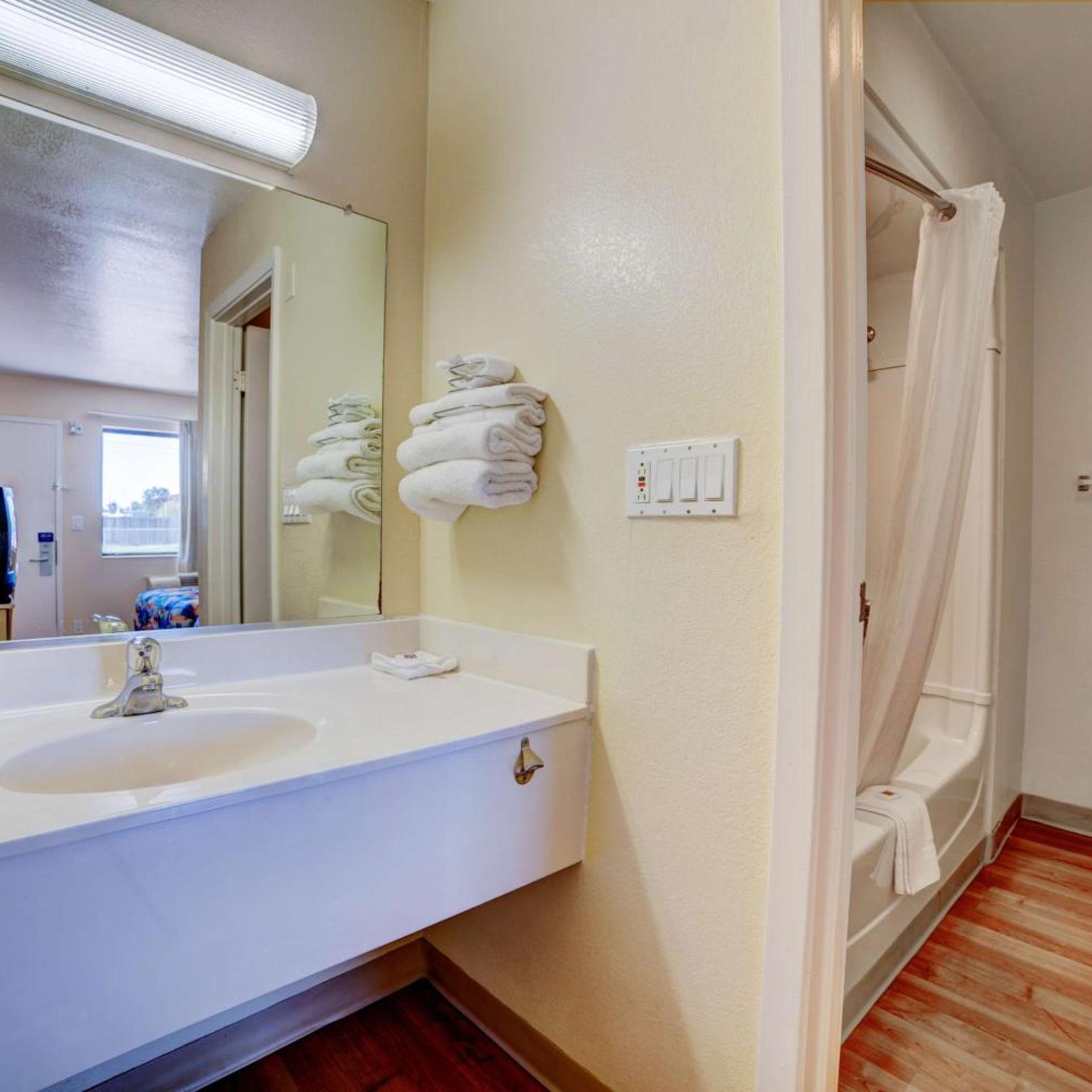 Super 7 Inn Bossier City 39/42