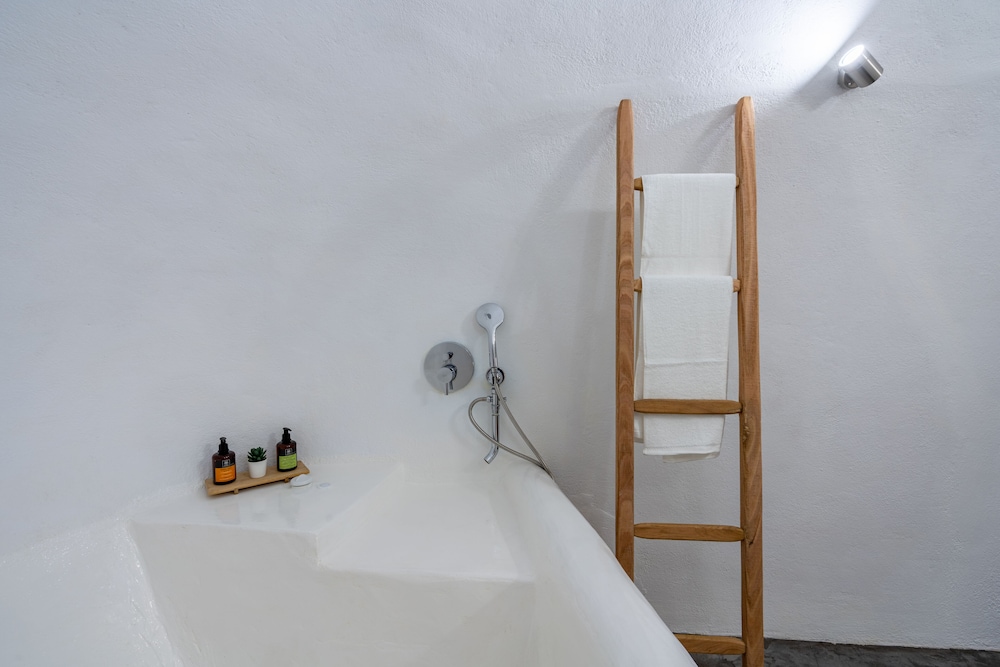 Akron Cliff Suite 46/48