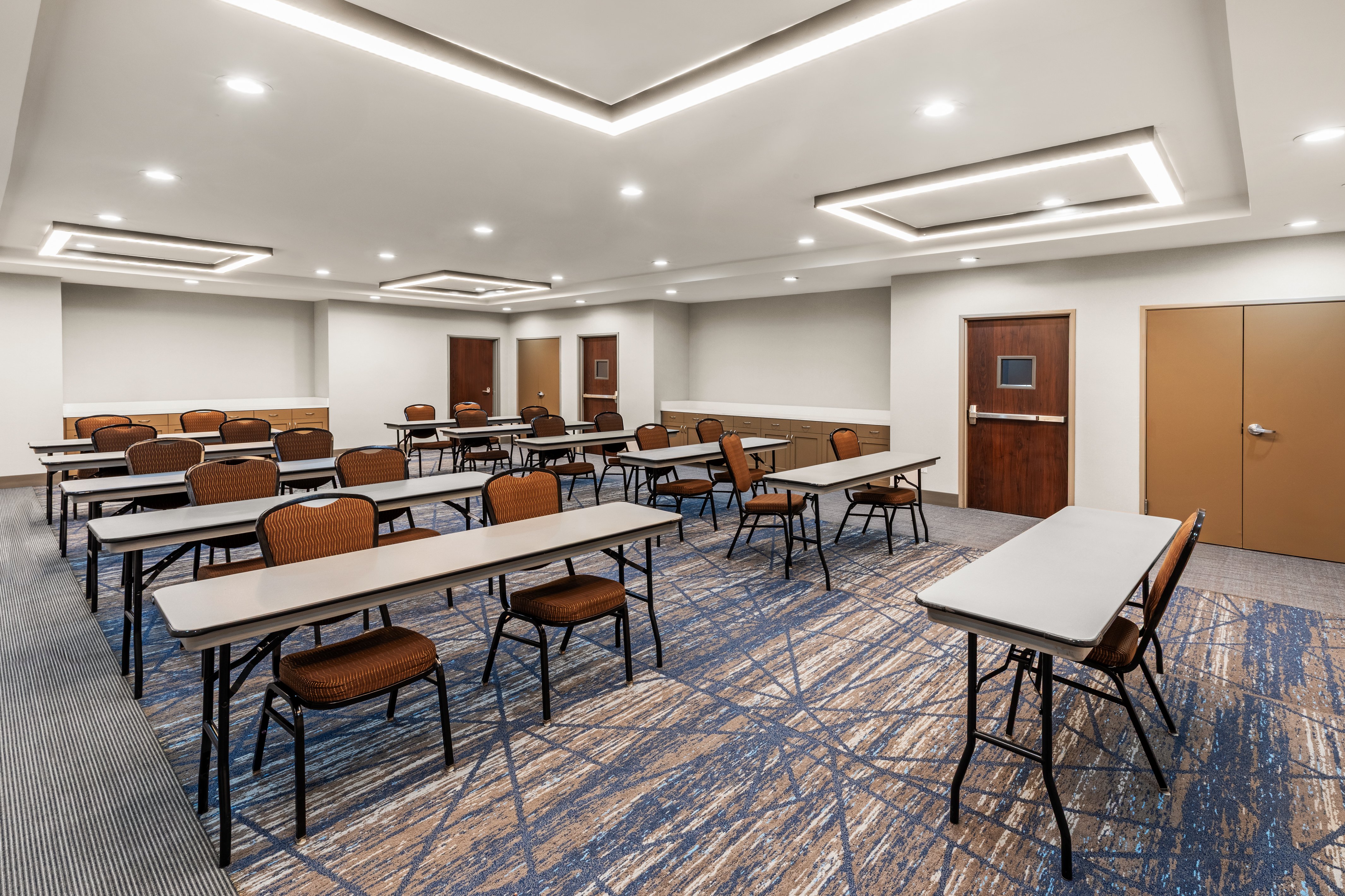 Holiday Inn Express Suites San Antonio Se By At T Center 63/73