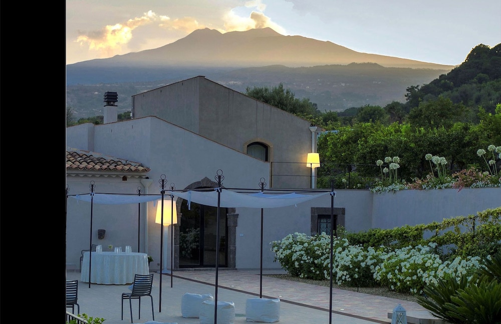 Tale Restaurant & Suite 2/75