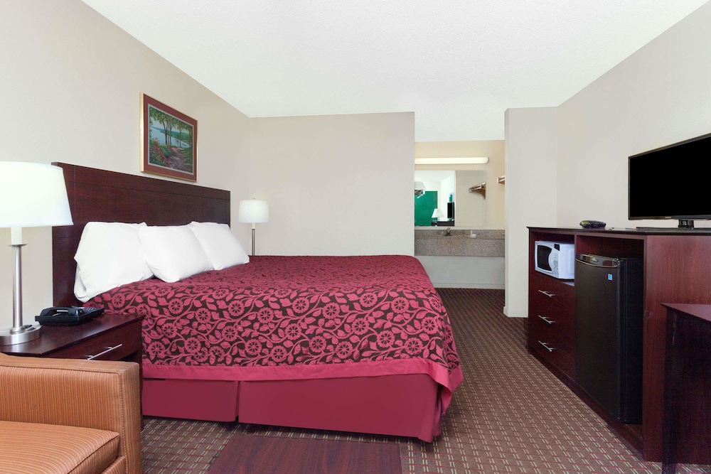 Days Inn by Wyndham Columbia NE Fort Jackson 9/23