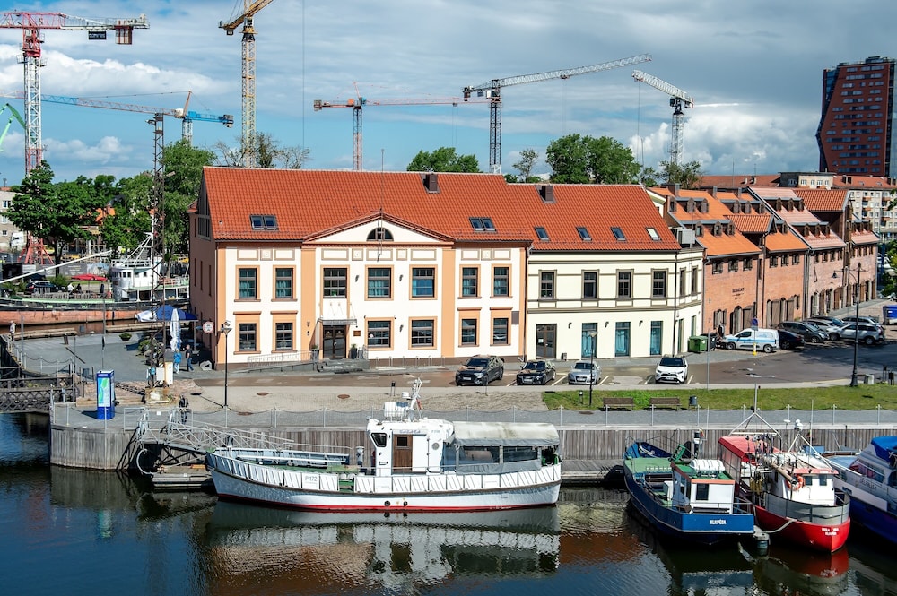 Old Port Hotel 43/50