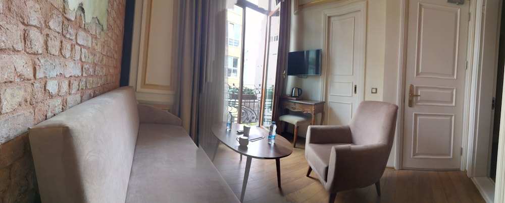 Pera Parma Hotel 35/57