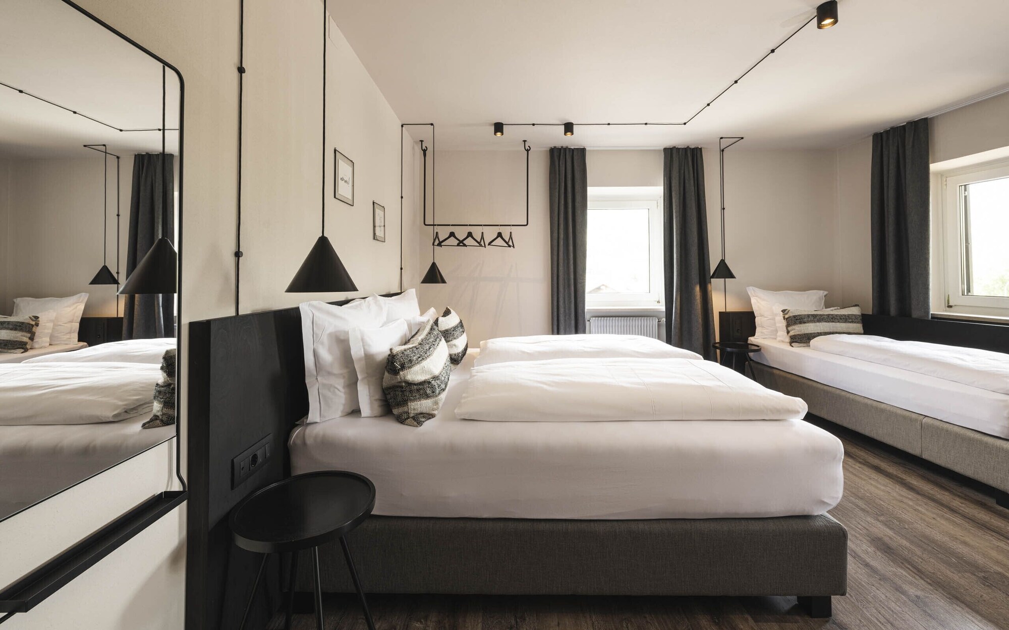 غرفة اقتصادية ثلاثية بسرير كوين وسرير فردي، Hotel Löwenhof 2/4