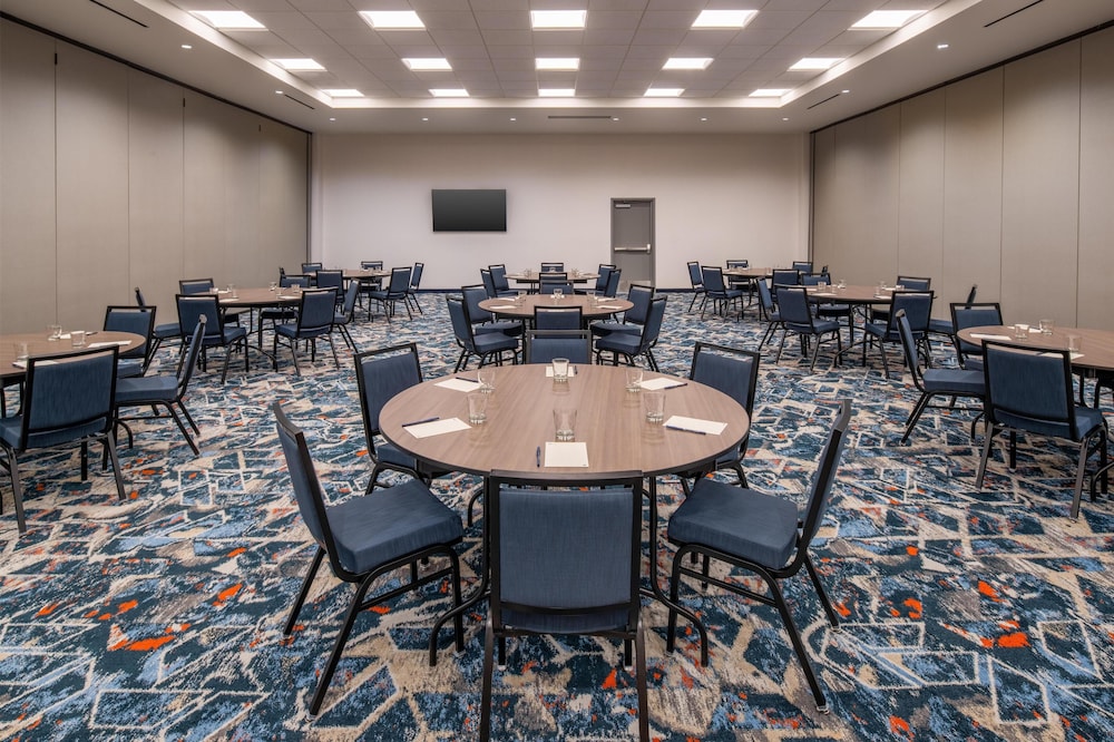 Hyatt House Fresno/Campus Pointe 38/50