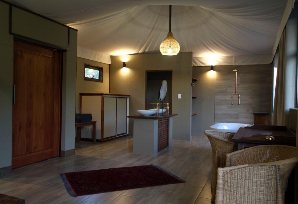 Inzalo Safari Lodge 16/45