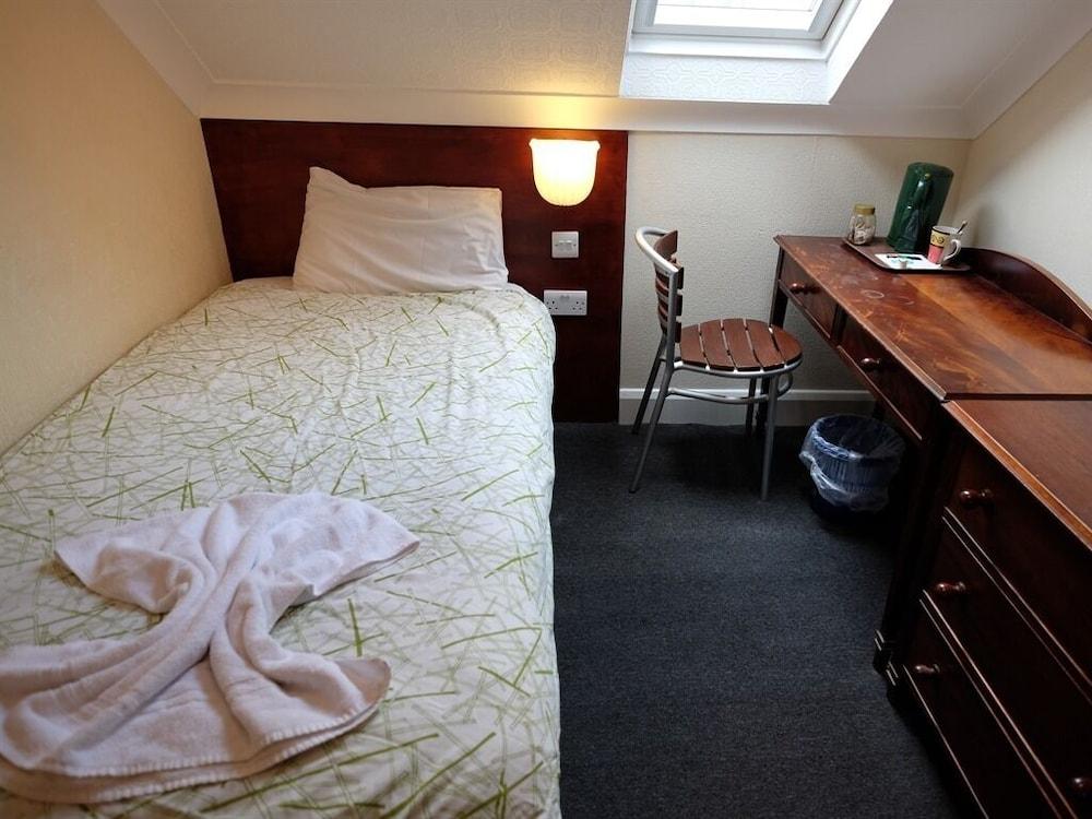 Mini, Single, Shared Bathroom