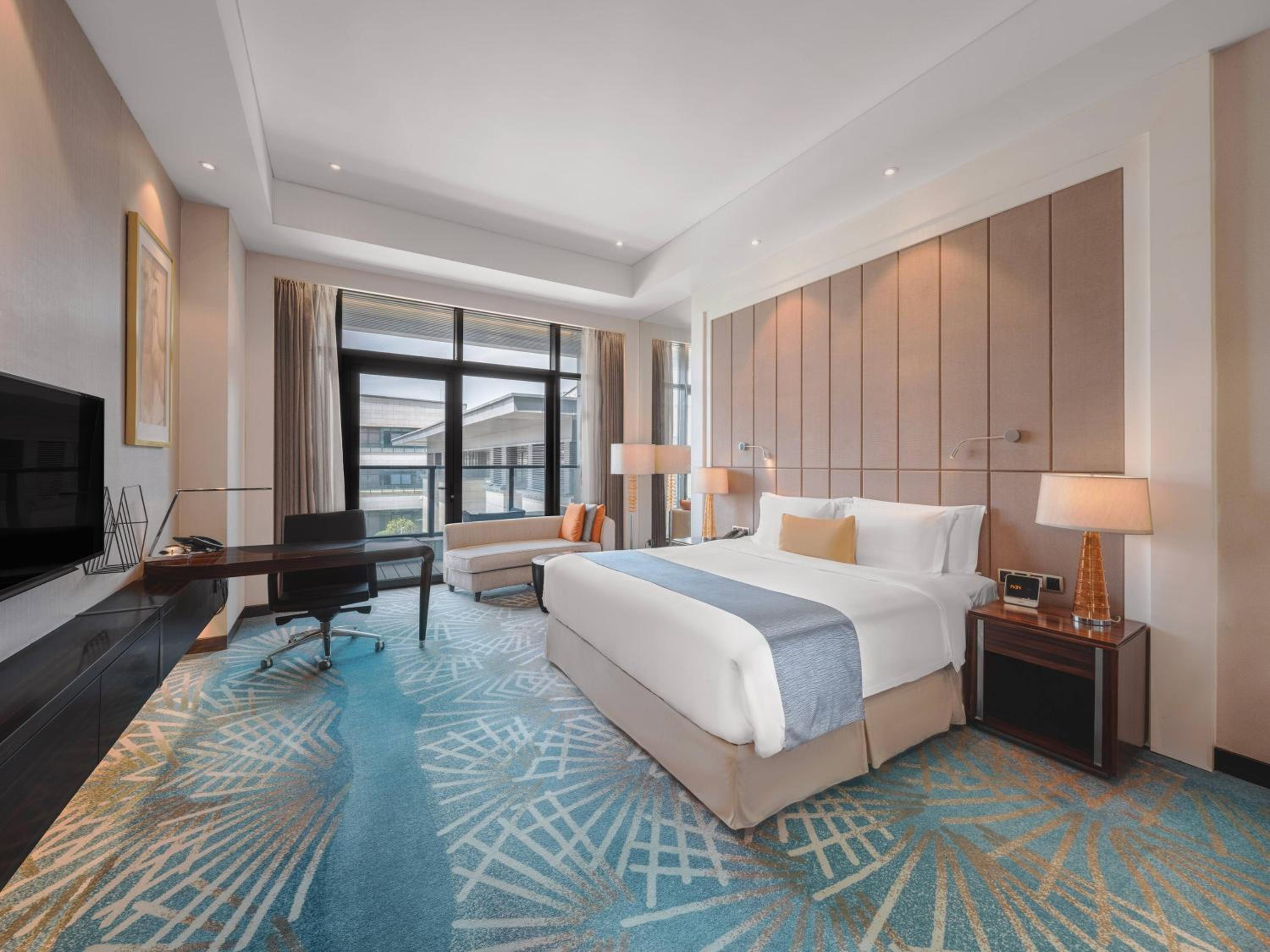 Deluxe, King Bed, Queen Bed