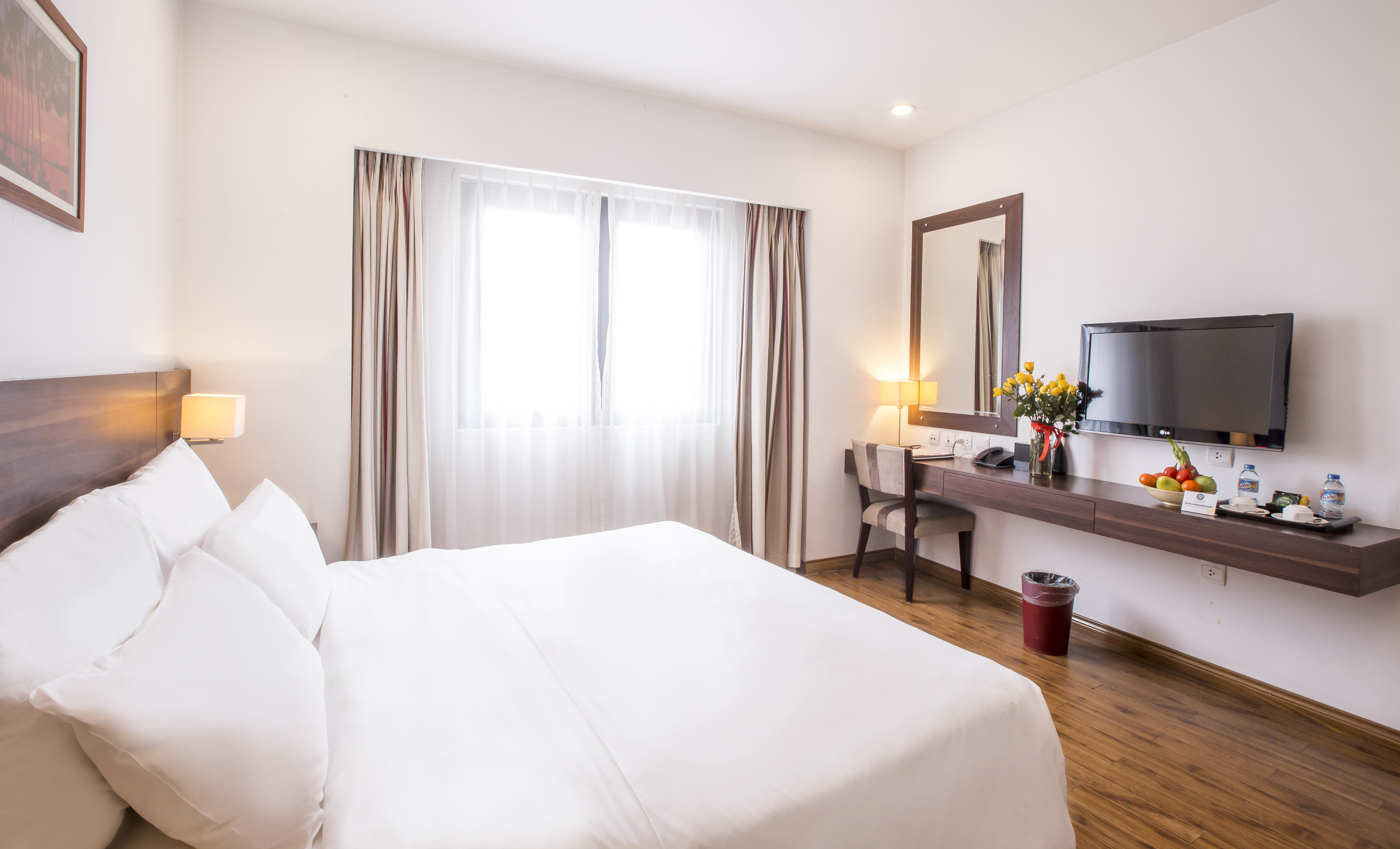 DELUXE, DOUBLE OR TWIN BED