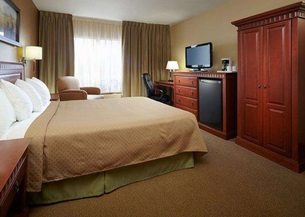 Standard, Queen Bed