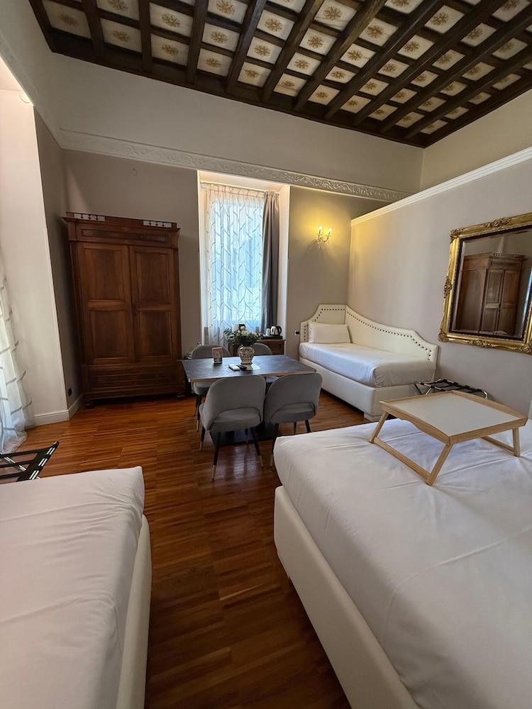 JUNIOR SUITE, CITY VIEW, BALCONY