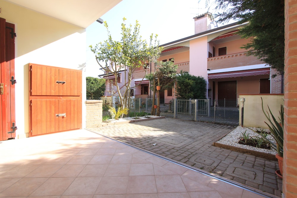 Begonia Villas 4/38