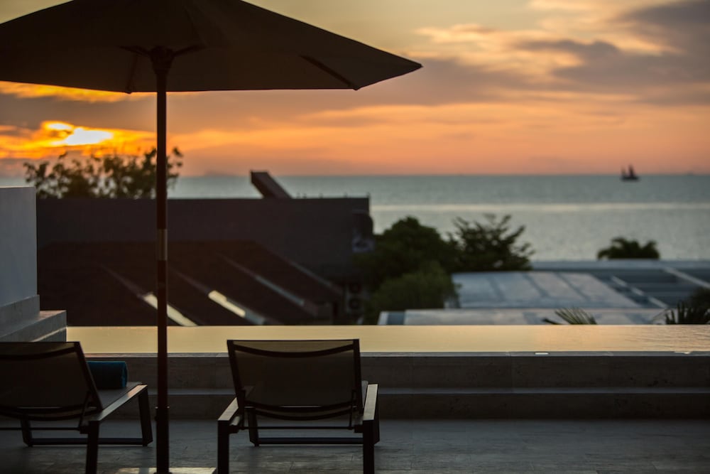 SKYE BEACH HOTEL 46/50