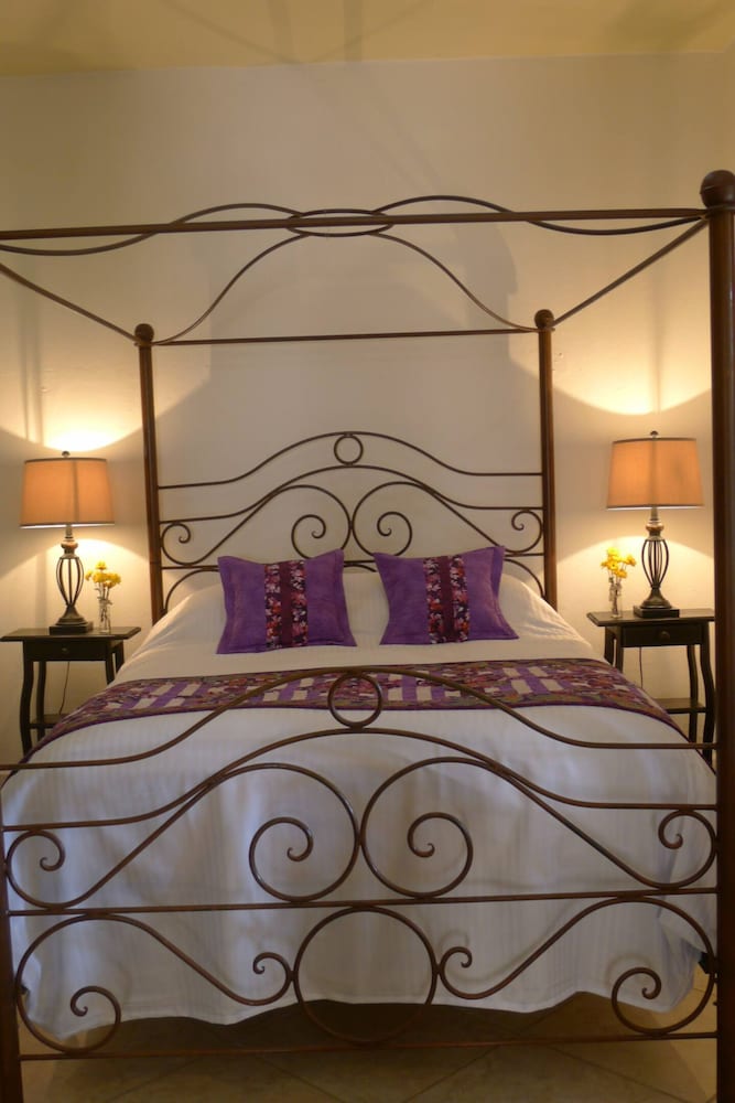 Luxury, House, 2 King Beds, 3 Queen Beds, 2 Sofa