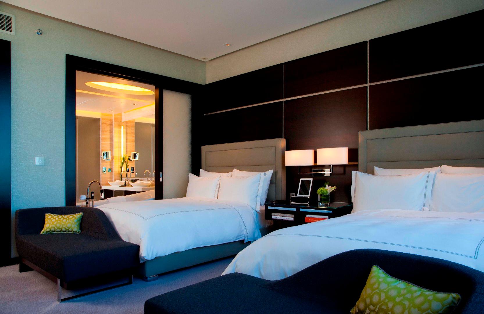 Manor, Club, Twin Beds