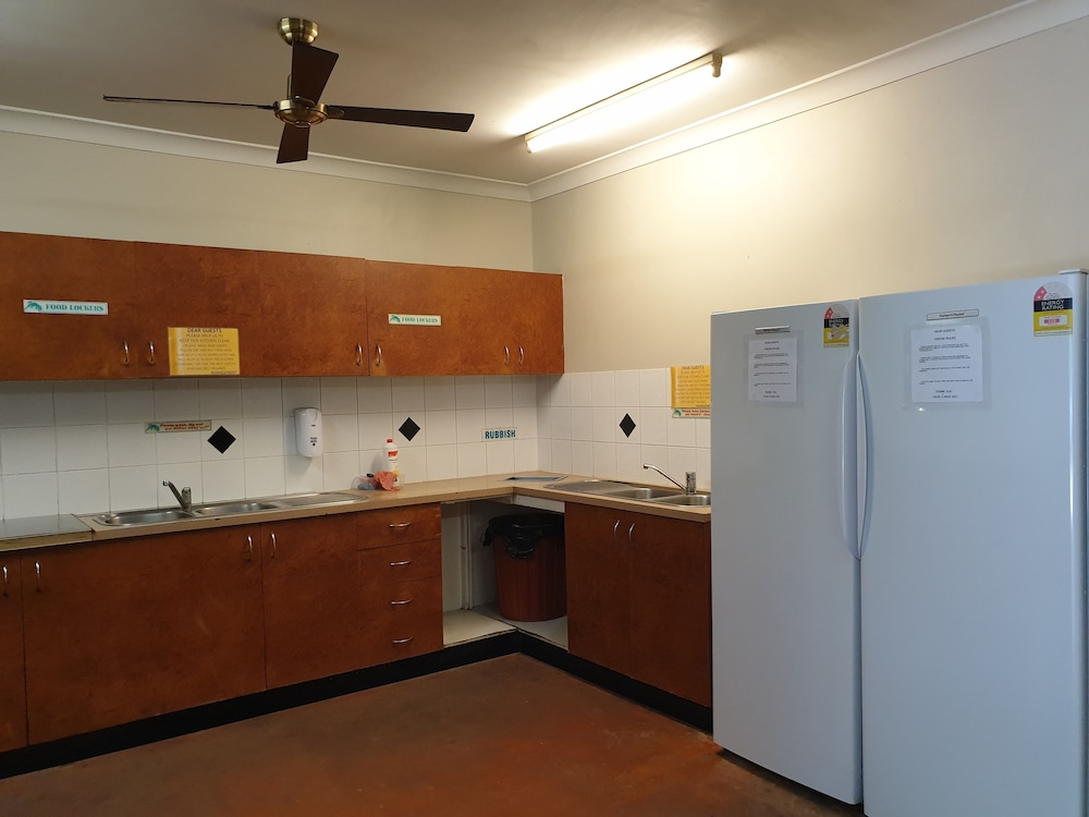 Paradise Travellers Rest 2/50
