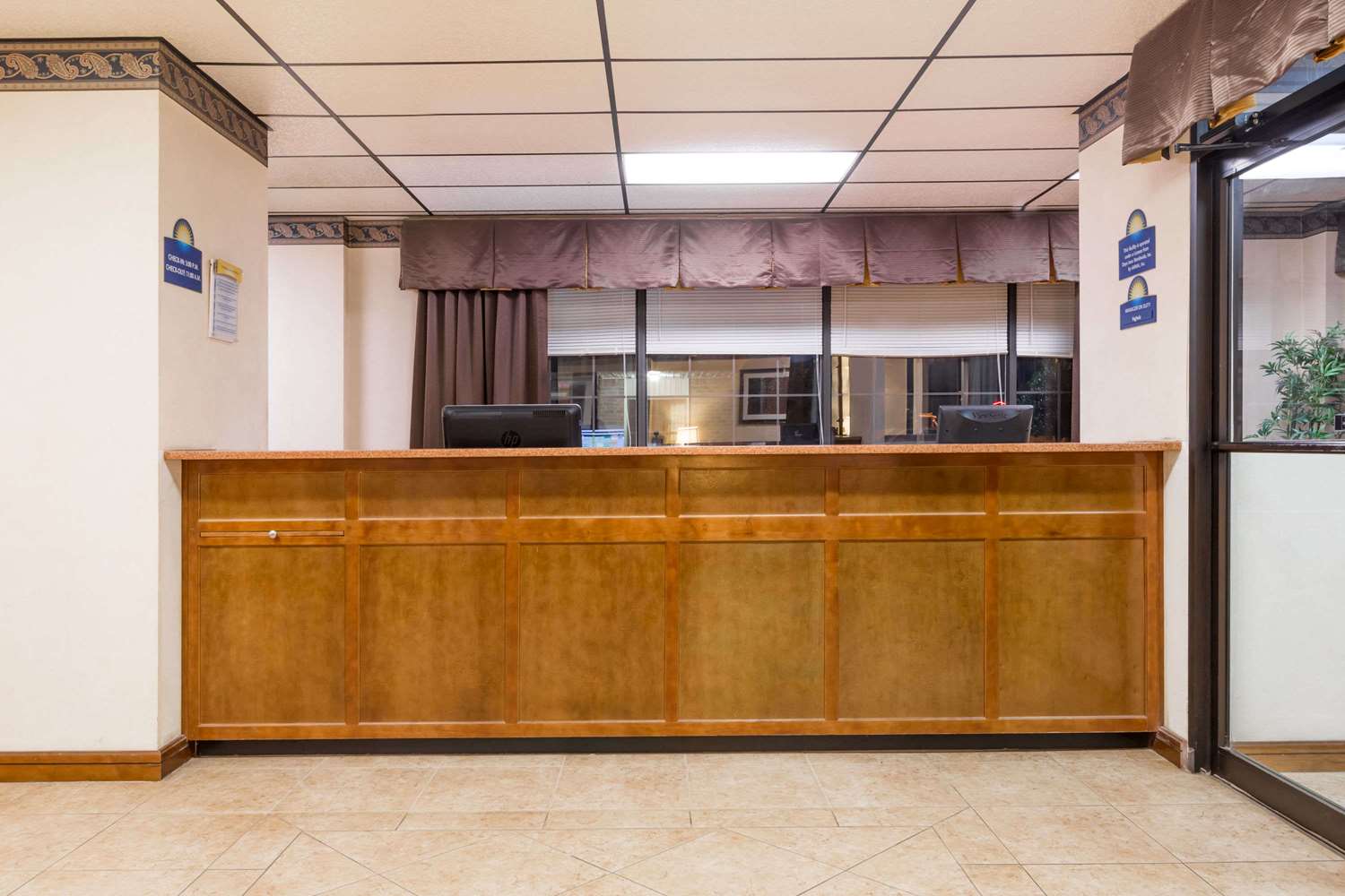 Days Inn By Wyndham Batesville 5/25