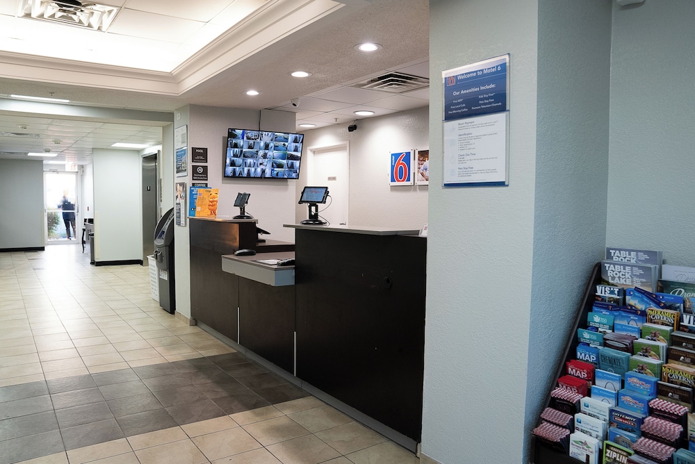 Motel6 Caseyville, IL 13/64