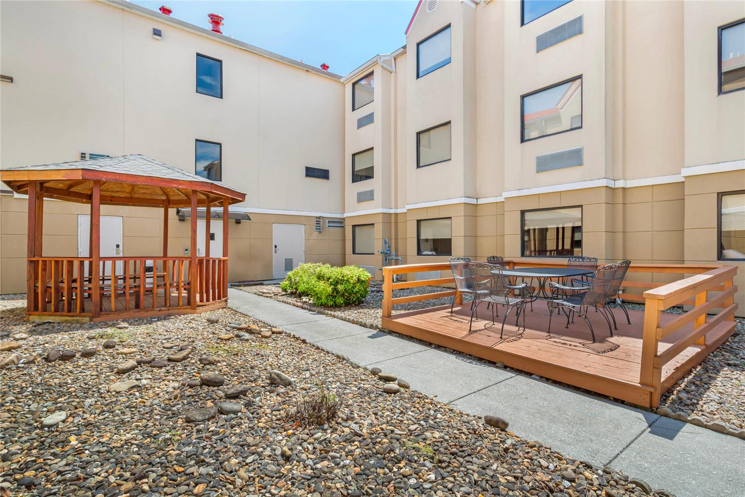Quality Inn & Suites Knoxville West Cedar Bluff 18/18