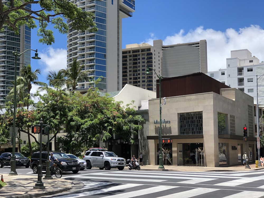 Tropical Studios At Marine Surf Waikiki 43/50