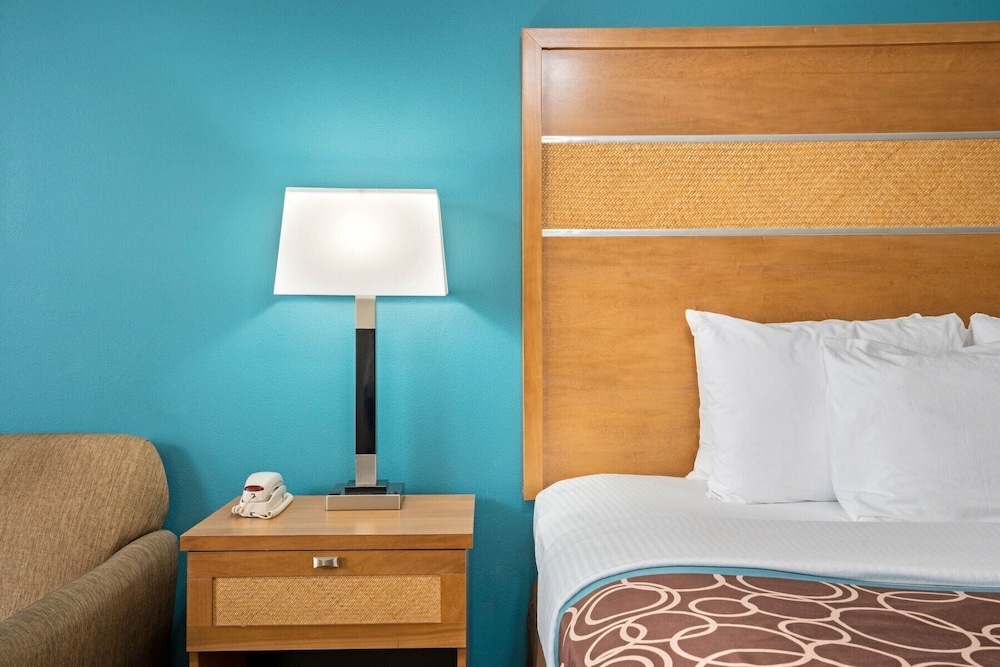 La Quinta Inn Suites Houston Willowbrook 11/61