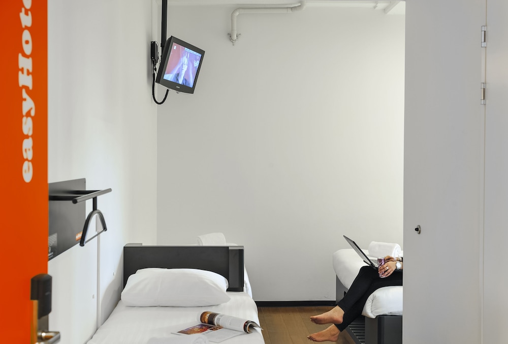 easyHotel Amsterdam City Centre 50/66