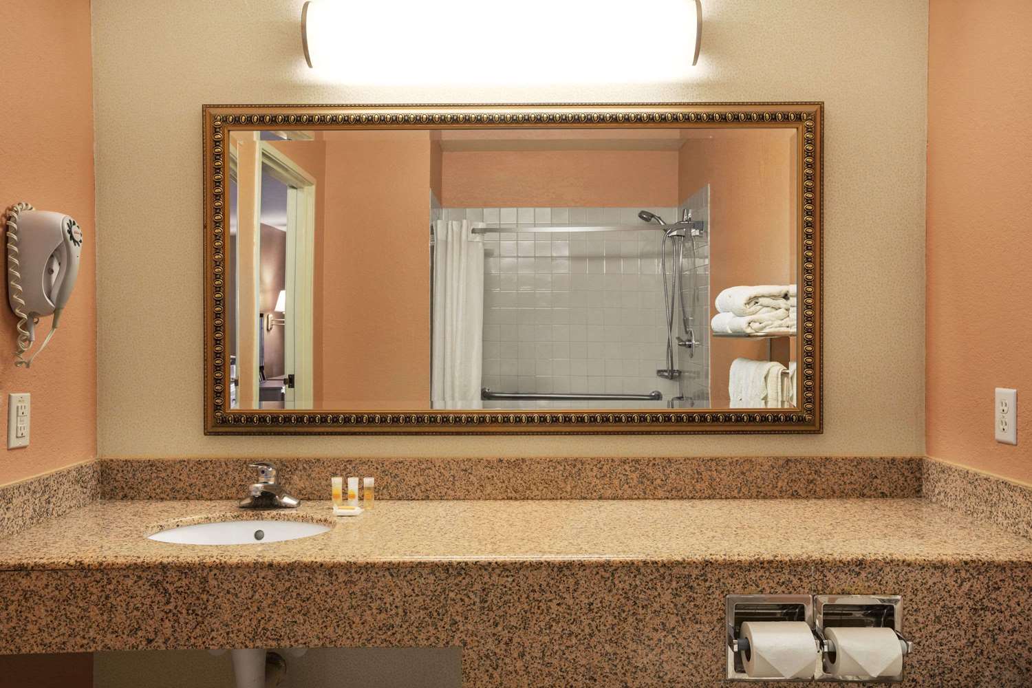 Days Inn & Suites Surprise 25/25