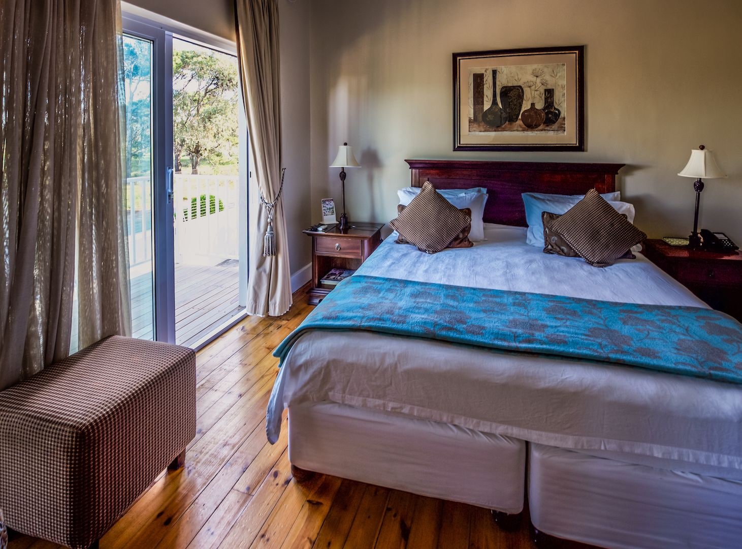 ROOM, KING BED, BALCONY