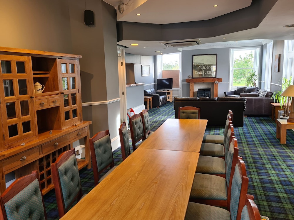Station Hotel 34/50