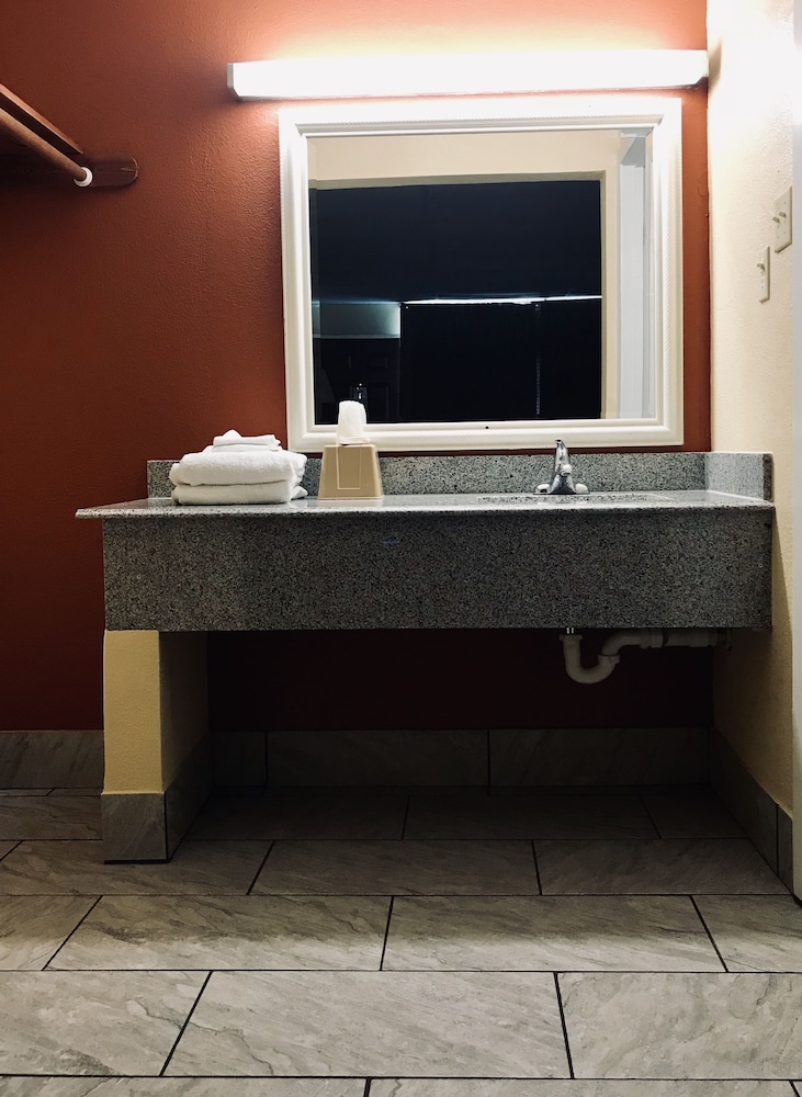 Executive Inn 39/45
