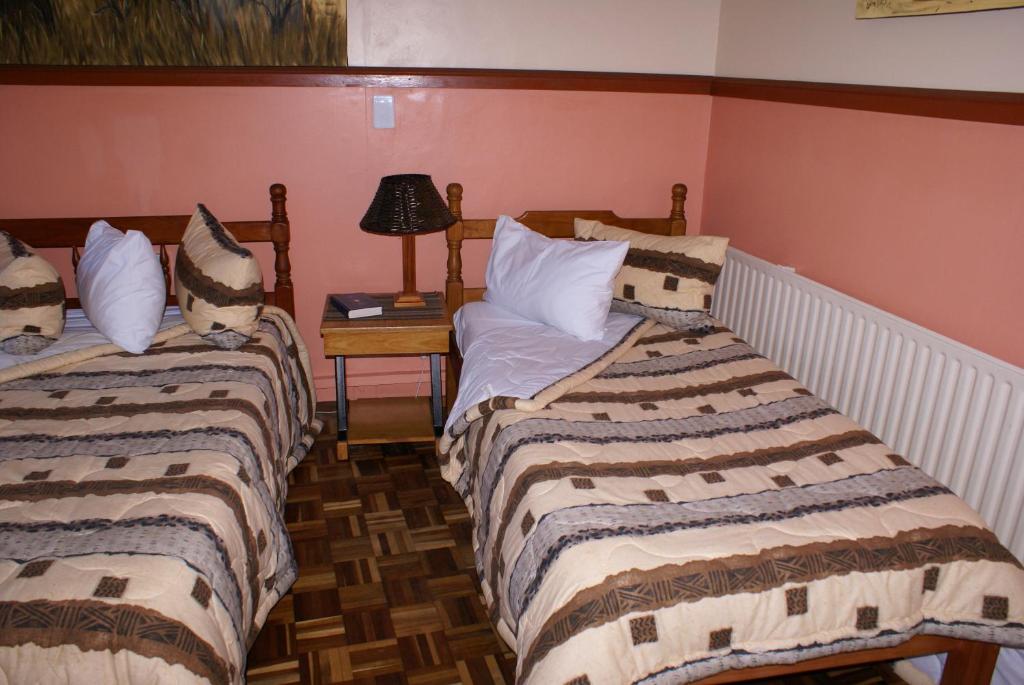 Airport Inn Bed Breakfast And Emerald Guesthouse 11/30