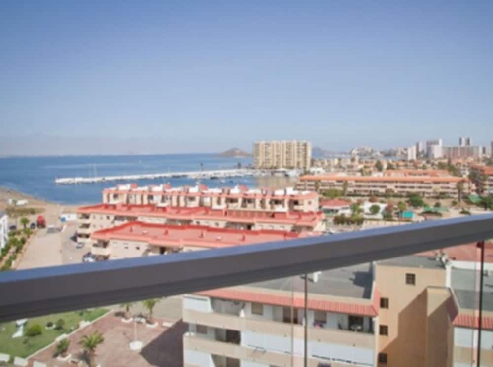 Gaviotas Hotel & Event Center 3/35