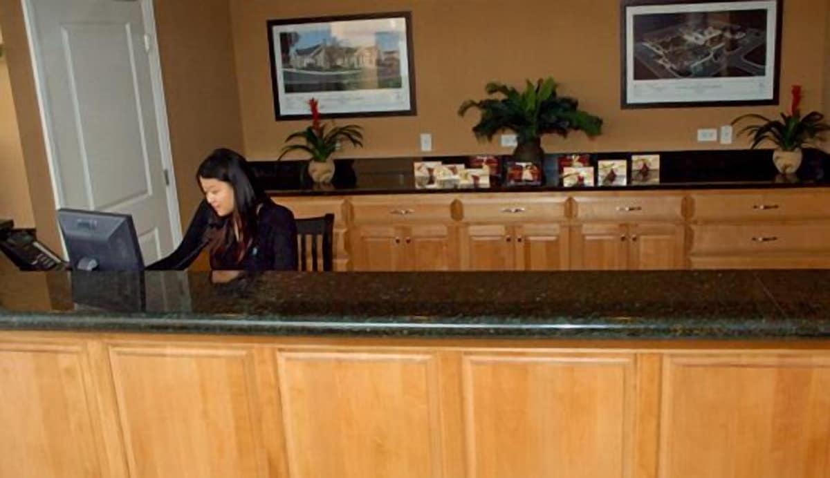 The Champagne Lodge Luxury Suites 4/25