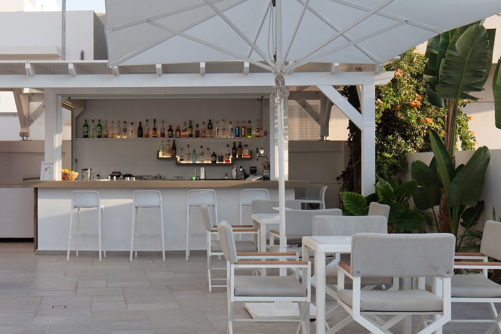 DOMENICA HOTEL 36/49