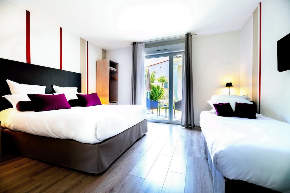 Room, Triple, 1 Queen and 1 Single Bed, Adult Only, Terrace