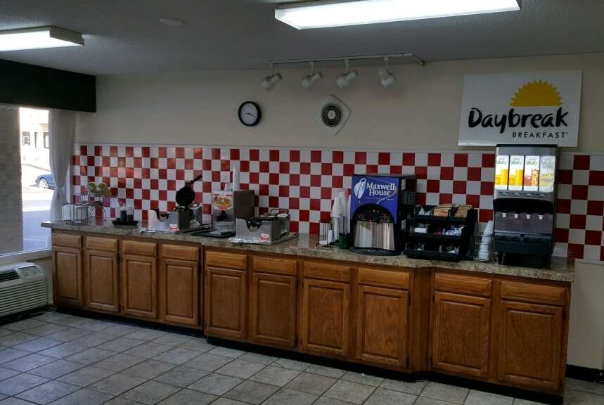 Days Inn & Suites by Wyndham Williamsburg Colonial 10/35