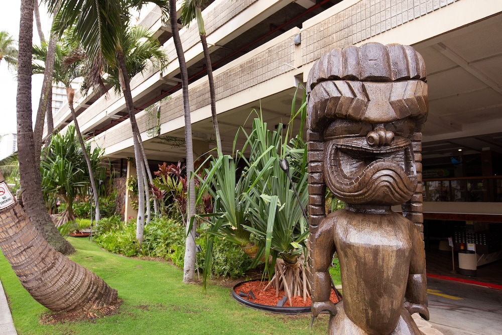 Waikiki Monarch Hotel 7/50