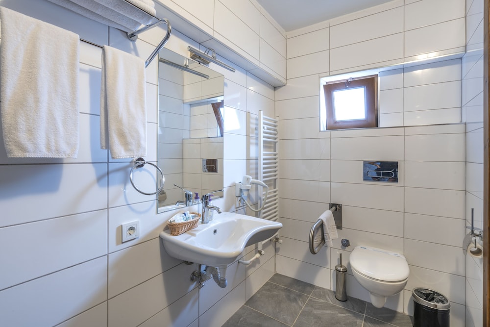 Avena Mountain Boutique Hotel 46/48