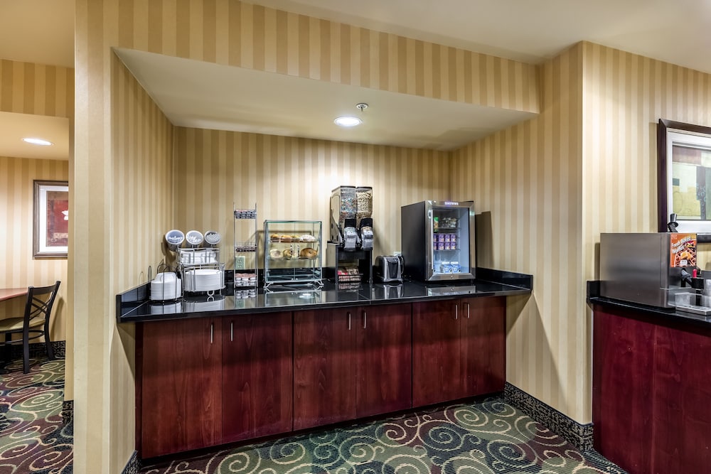 Cobblestone Inn and Suites - Vinton, IA 2/21