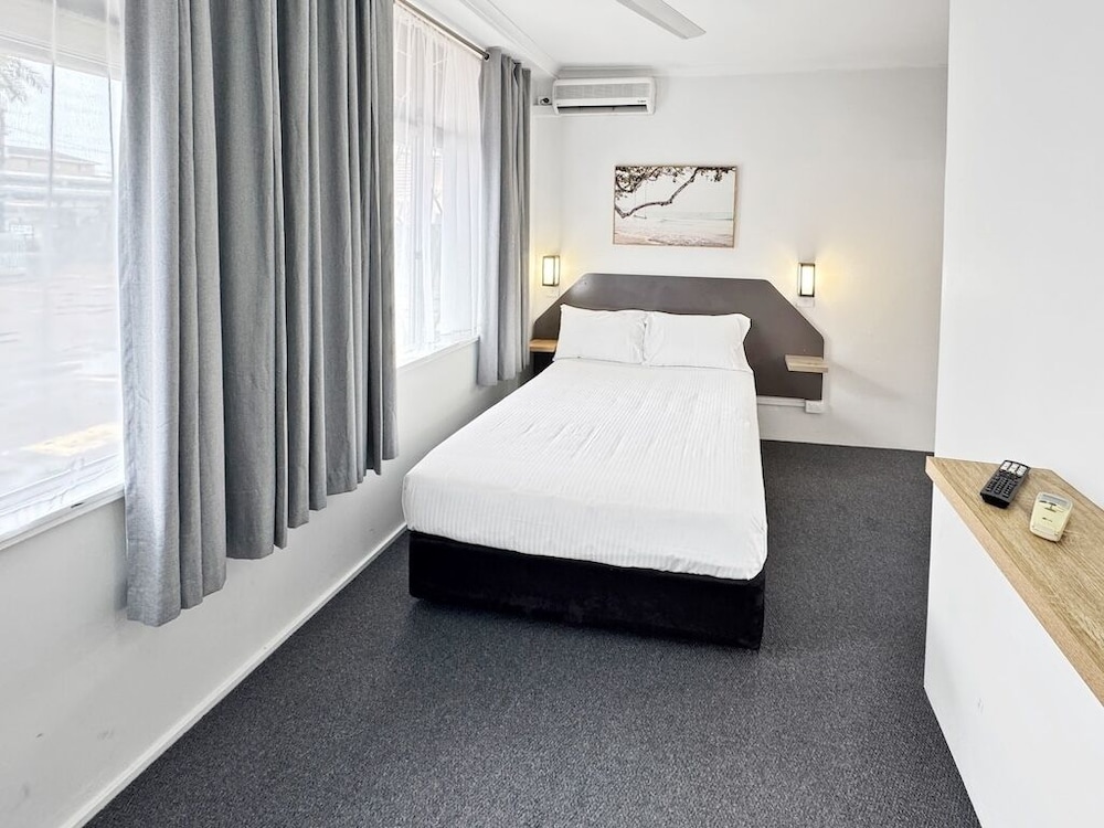 Golden Sands Motor Inn 13/45
