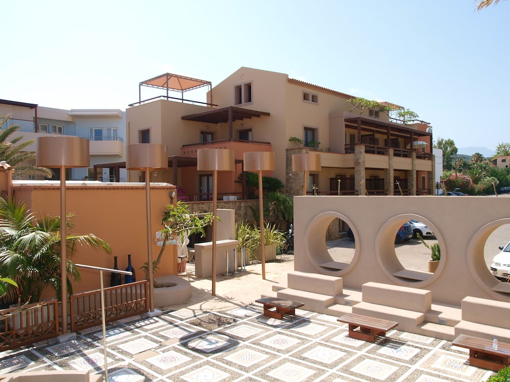 Mylos Hotel & Apartments 5/50