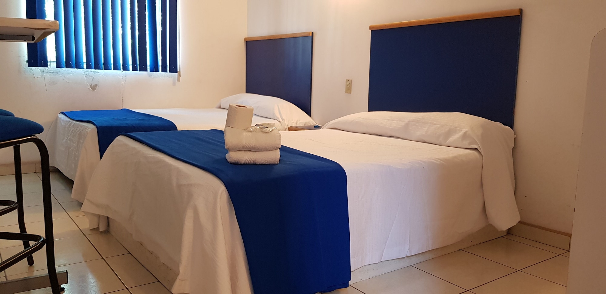 EXECUTIVE, 2 DOUBLE BEDS