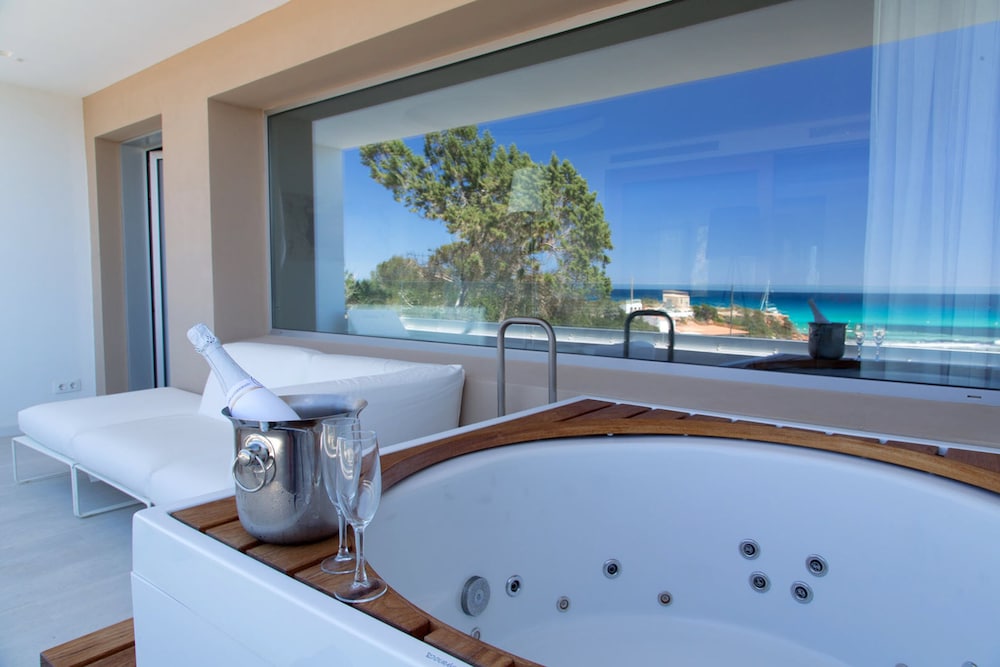 HOTEL CALA SAONA & SPA 32/59
